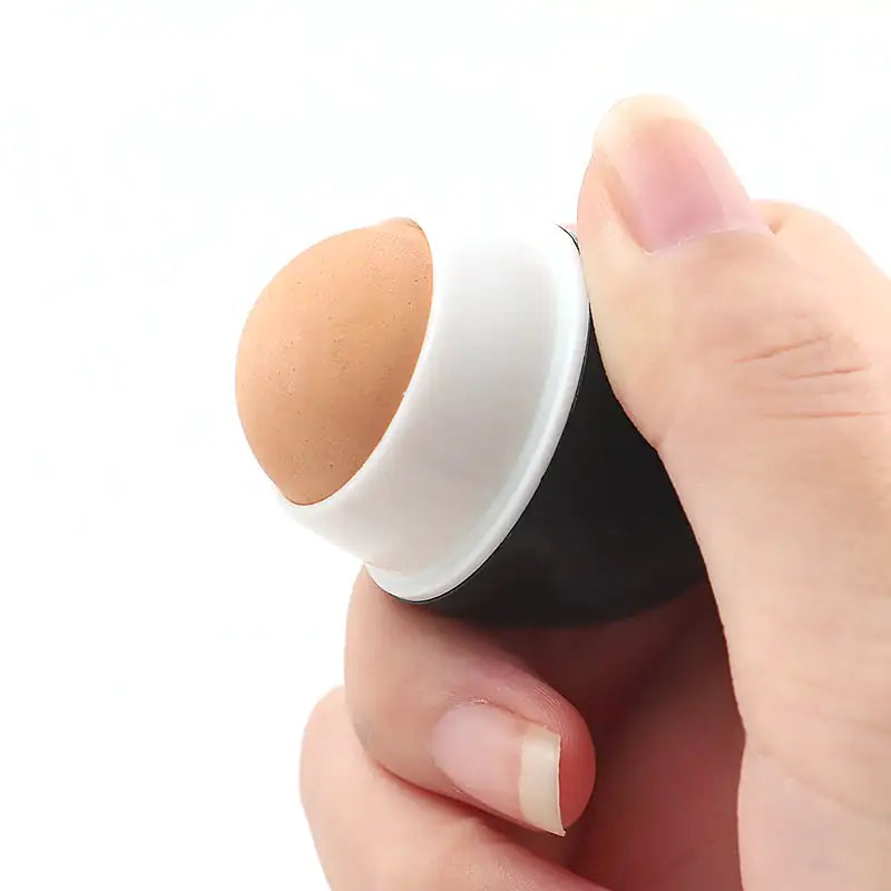 Oil-absorbing volcanic roller for oily T-zones