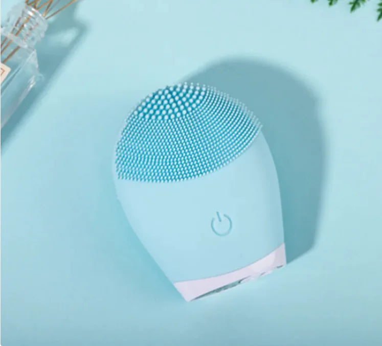 Gentle silicone cleansing brush for deep pore cleaning