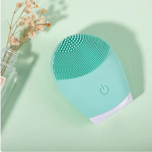 Gentle silicone cleansing brush for deep pore cleaning